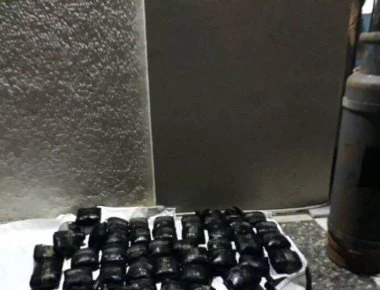 Πώς οι βατραχάνθρωποι του Λιμενικού «ξετρύπωσαν» 52 κιλά κάνναβης στο Κερατσίνι (φώτο)